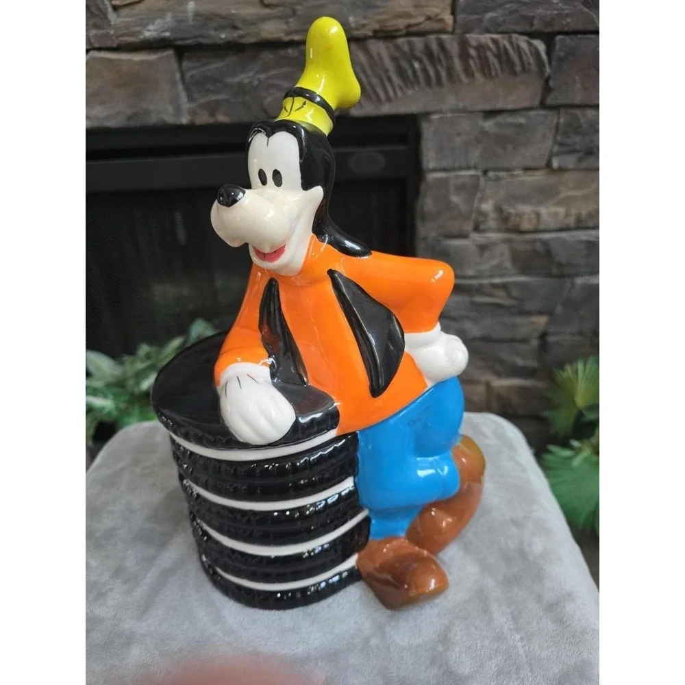 Disney Goofy Ceramic Cookie Jar Oreos 12